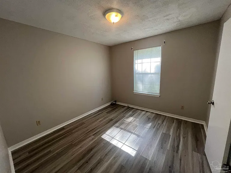 842 Amberway Dr — Photo 16
