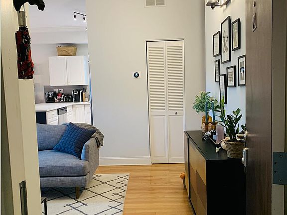 2nd image of 2136 W Evergreen Ave APT 2A