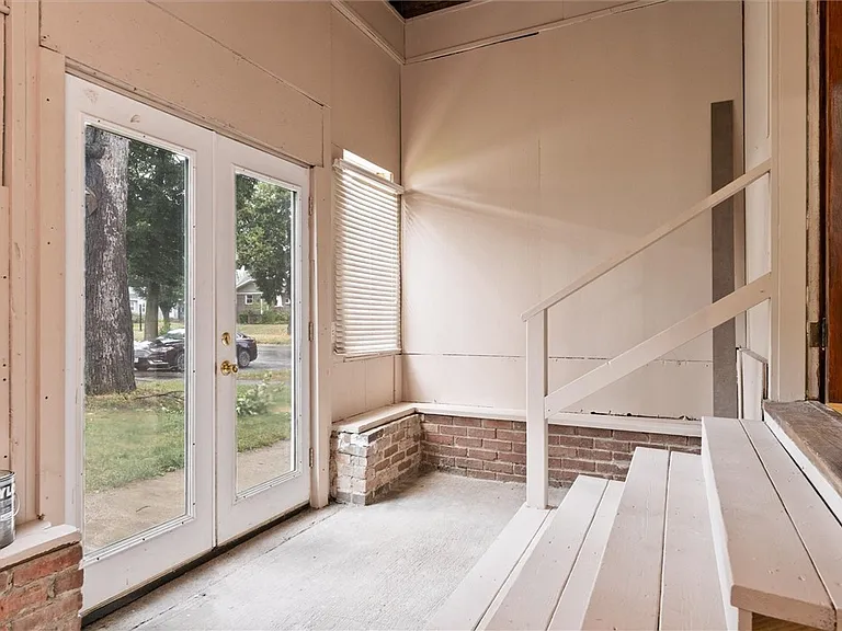 19 Genesee Park Blvd — Photo 31