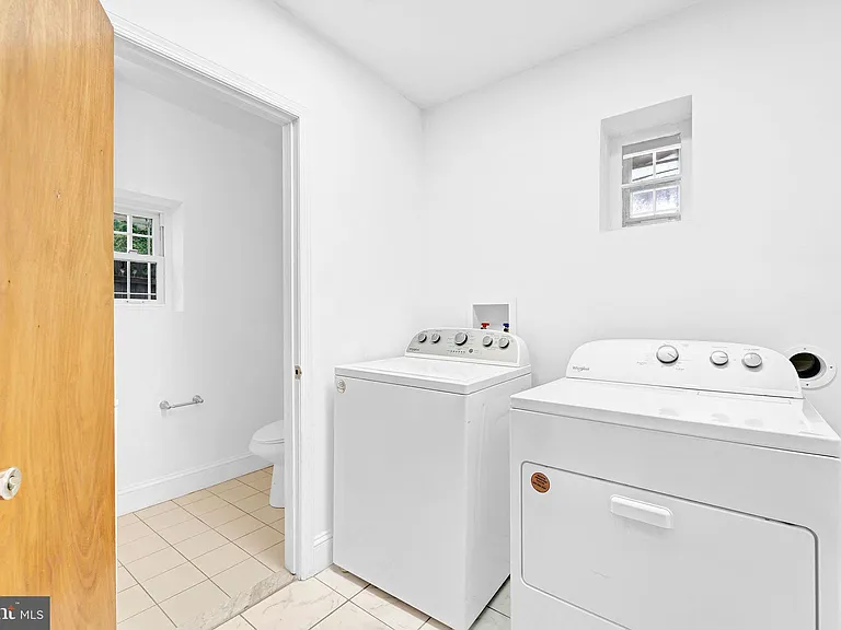 28 W Airy St — Photo 11
