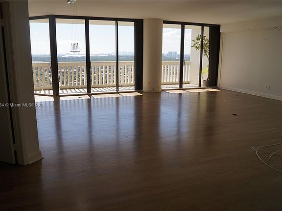 3rd image of 2000 Island Blvd APT 2304