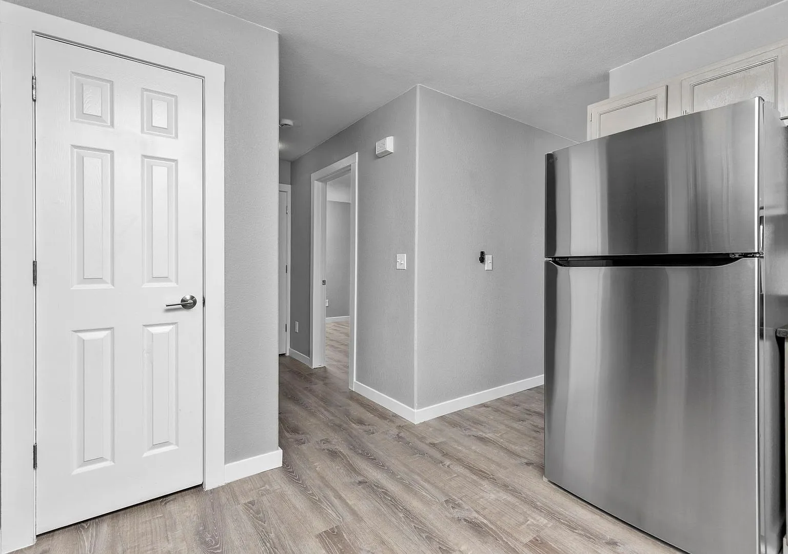 Beautiful Newly Remodeled Home Available Now! — Photo 4