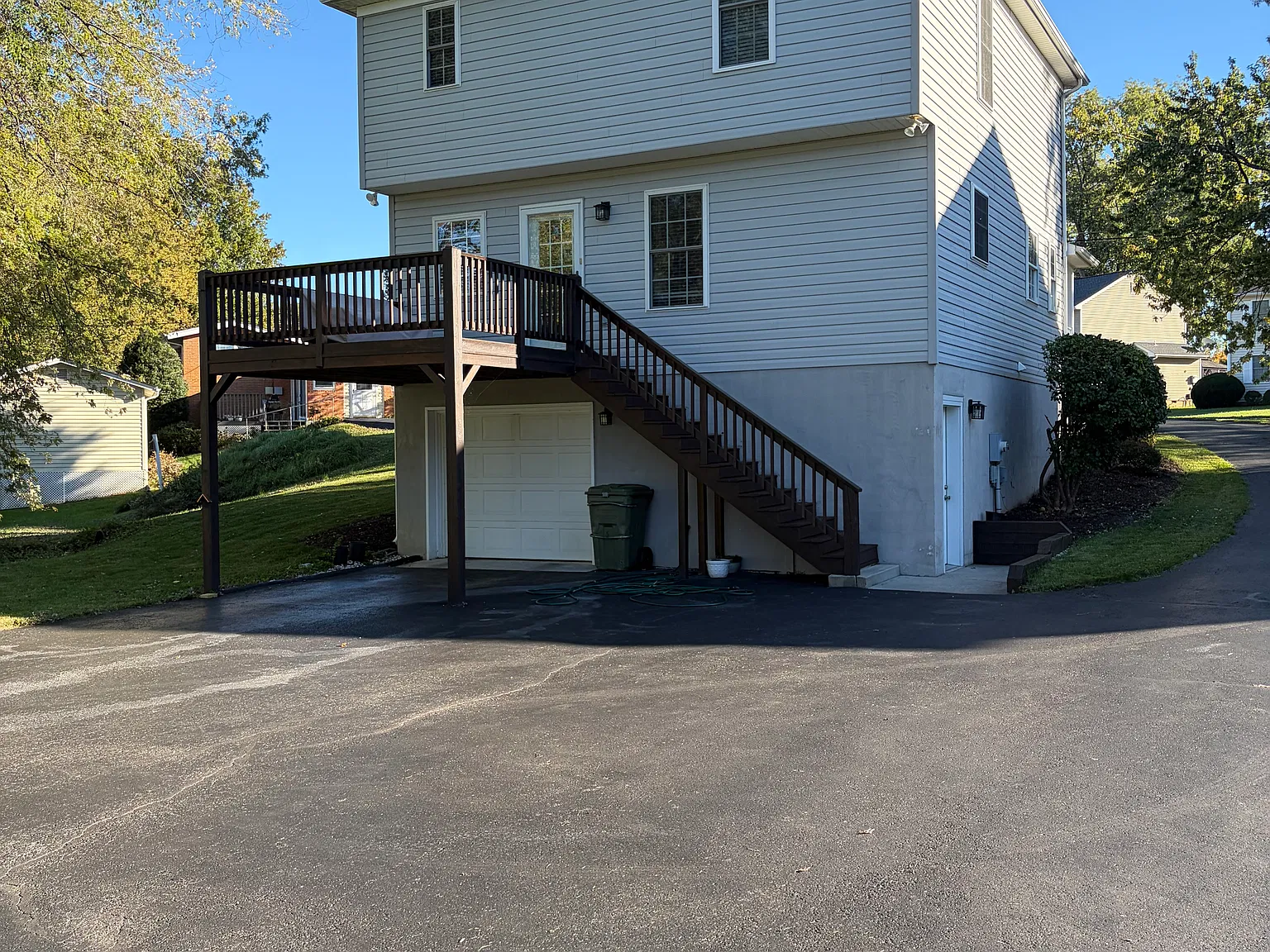 3 bed, 2.5 bath, 1537 sqft, $2,400 — Photo 2