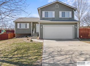 2809 Parkside Dr, Bellevue, NE 68123