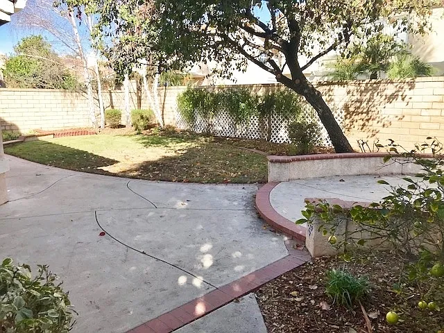 1727 Blossom Ct — Photo 32