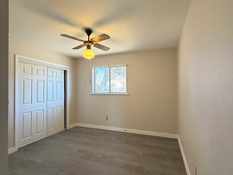 1605 Kern Dr — Photo 2