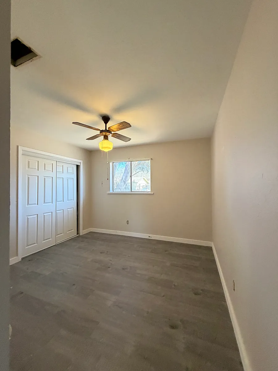 Building Photo - 1605 Kern Dr