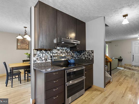 3rd image of 21 Neerwinder Ct