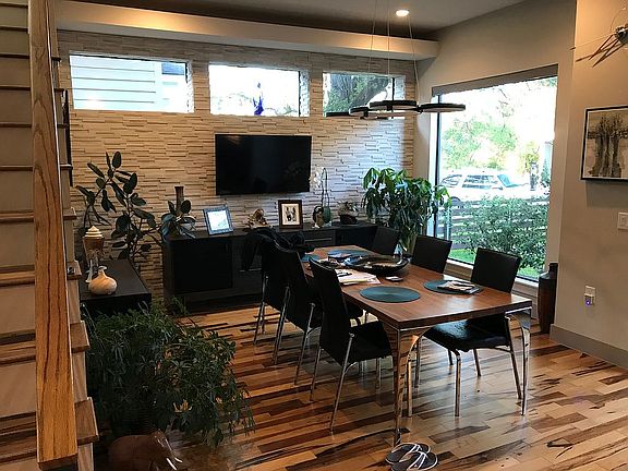 Formal dining picture window