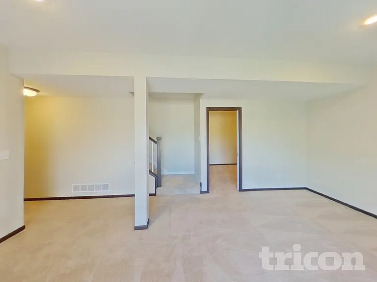 1341 Meadow Ln — Photo 2