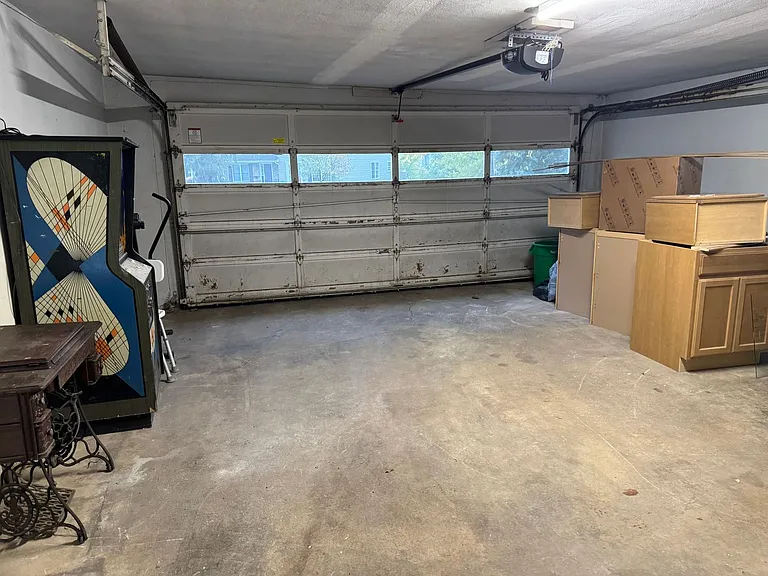 1035 Ridge Ave — Photo 9