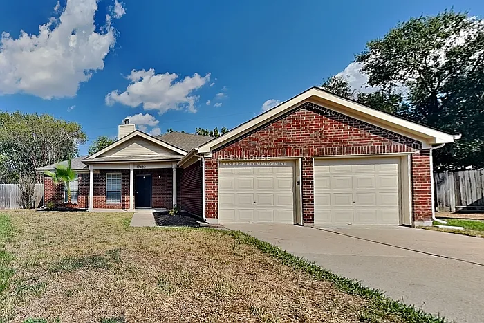 3 bed, 2.0 bath, 1902 sqft, $2,040 — Photo 1