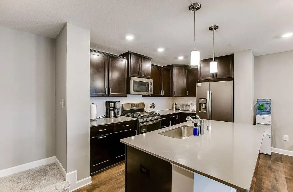 3 bed, 2.5 bath, 1500 sqft, $2,500 — Photo 3
