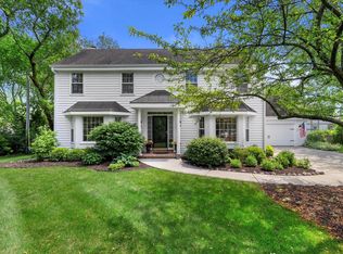230 Bel Aire Ct, Thiensville, WI 53092