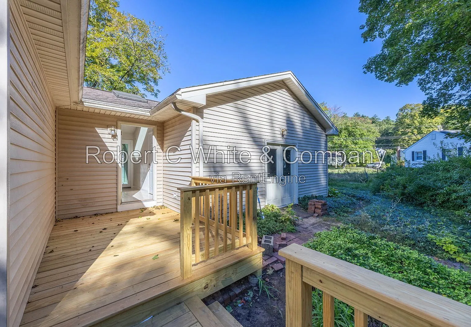 3 bed, 1.5 bath, 1296 sqft, $2,490 — Photo 4