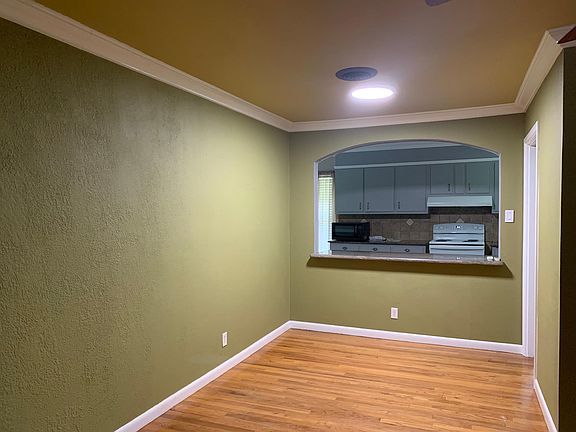 5th image of 1012 S Maurice Ave