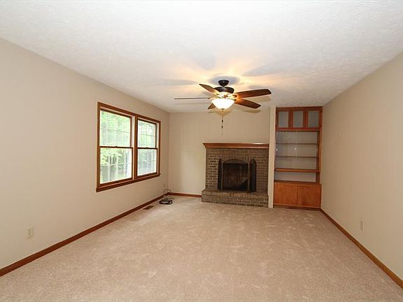 3rd image of 9138 Saddlewood Pl