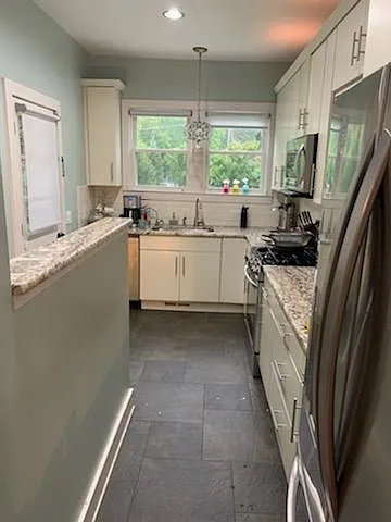 581 E Shore Dr — Photo 4