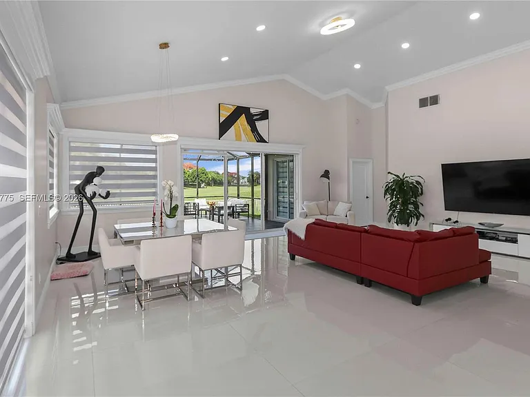 1530 Lacosta Dr W — Photo 5