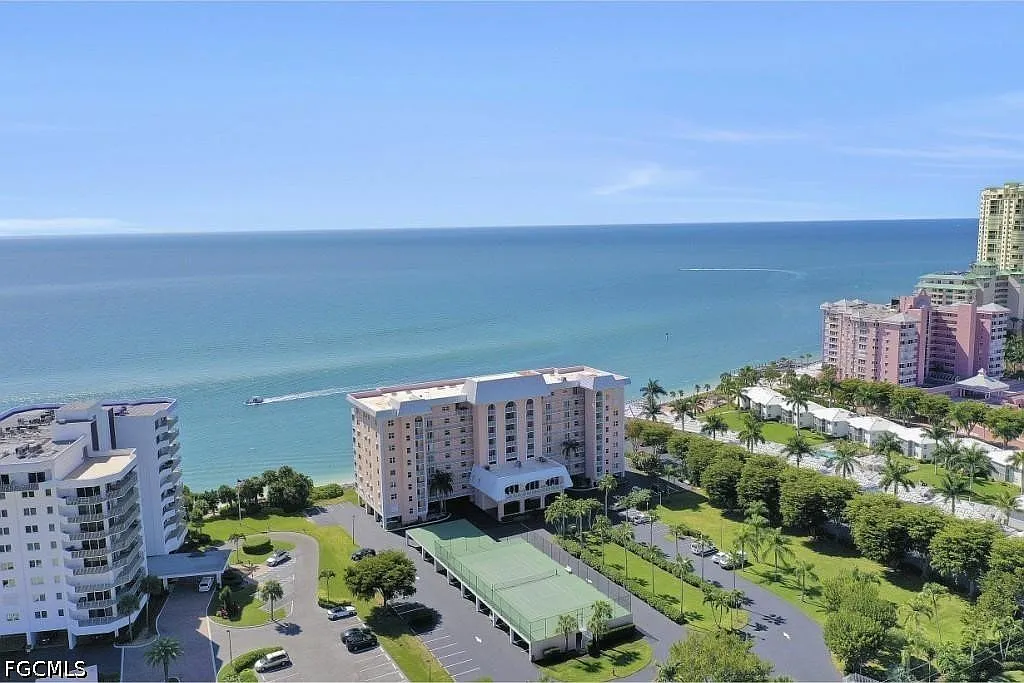 2 bed, 2.0 bath, 1358 sqft, $8,800 — Photo 4