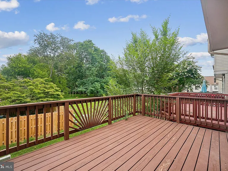 104 Frazer Dr — Photo 4