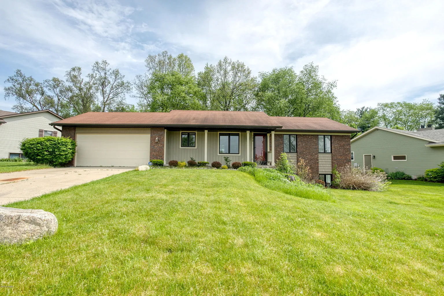 7272 Arbol Dr NE photo 1