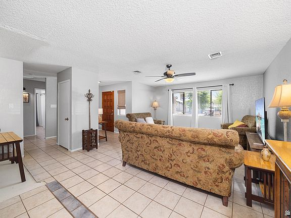 3rd image of 1444 S Pageant Ave