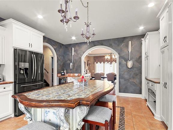 5th image of 3920 Albany Ct