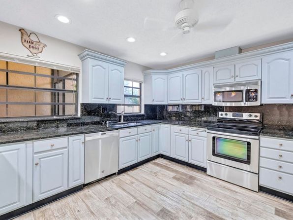 2075 NW 15th Pl
