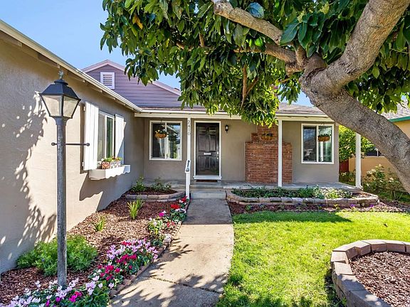 2nd image of 2410 Fernwood Ave