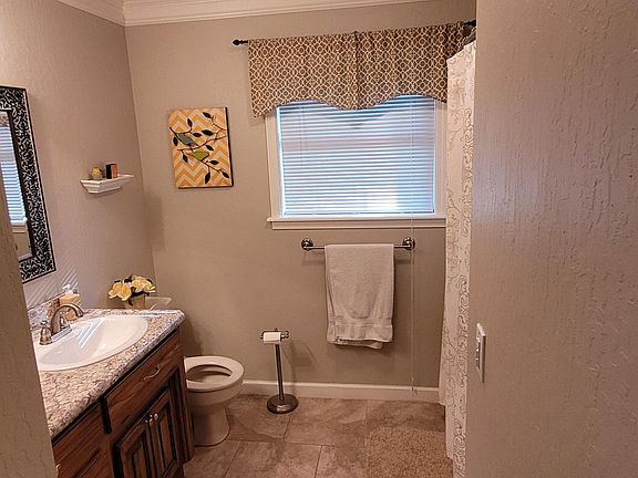3rd image of 111 Sherwood Forest Dr