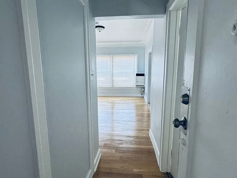 255 S Catalina St — Photo 10