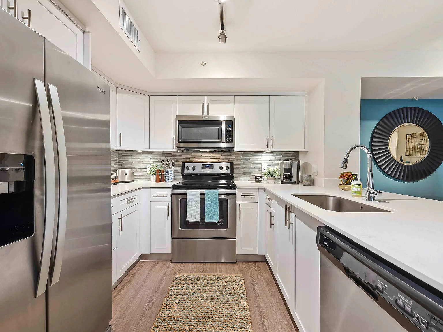 Crescent House Apartments — Photo 4