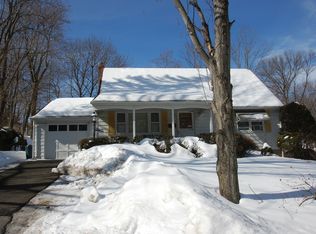34 Devine Dr, Mahwah, NJ 07430