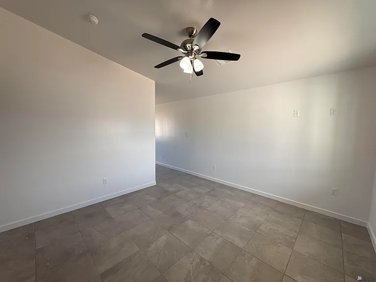 5048 E Monreal Ln — Photo 2