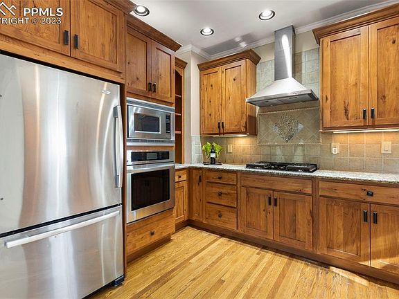 5th image of 413 E Del Norte St
