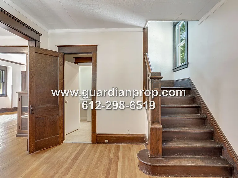 1612 Minnehaha Ave W — Photo 2