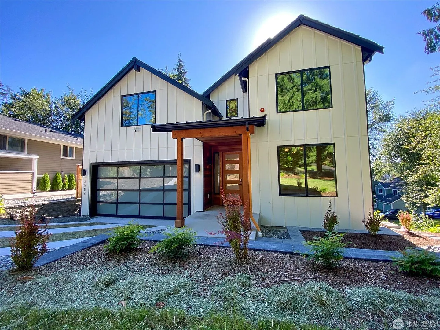 5Bd/5.5Ba Redmond Home — Photo 1