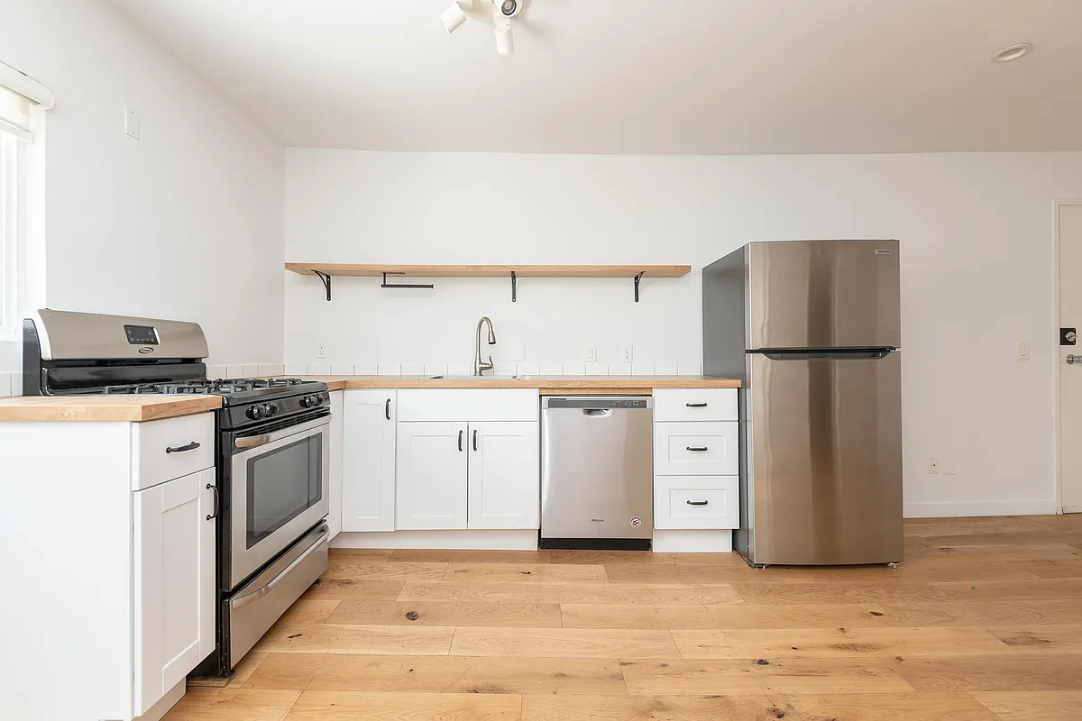 Building Photo - 3933 Marathon St #105A