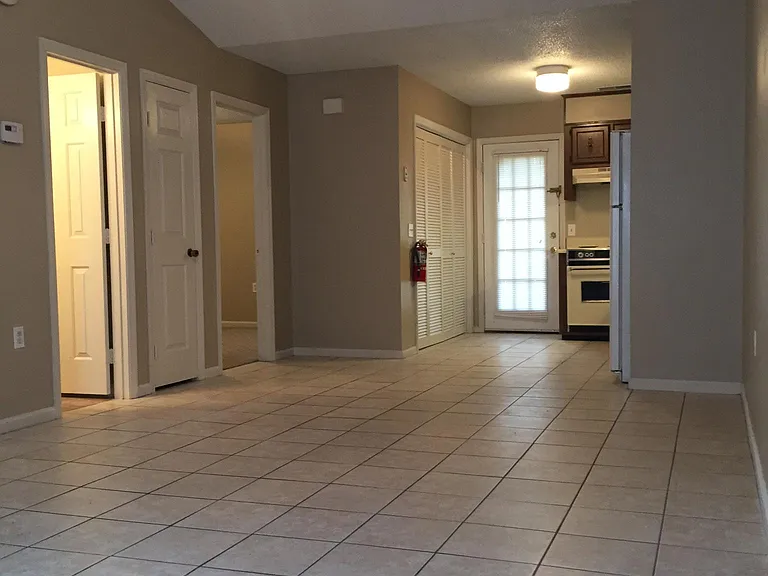 100 Lanier Dr #7 — Photo 7