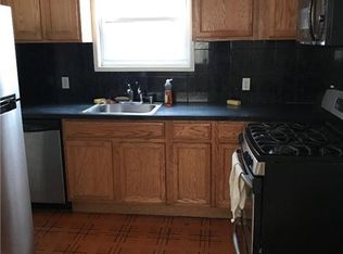 25951 148th Dr, Rosedale, NY 11422