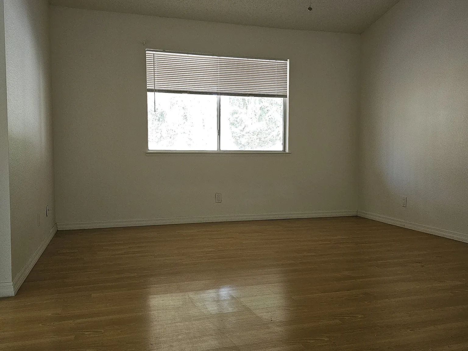 3 bed, 1608 sqft, $2,100 — Photo 4