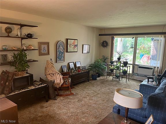 2nd image of 443 Woodlawn Cir