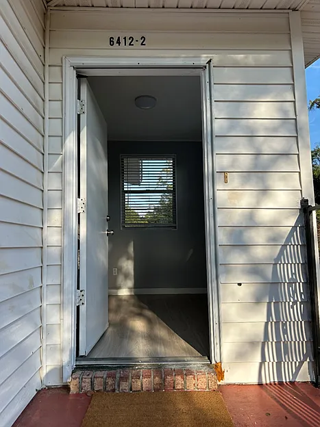 6412 New Kings Road - 2 — Photo 2