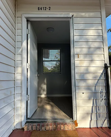 6412 New Kings Rd #2 — Photo 2