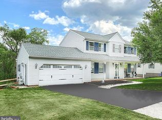 12 Ivy Cir, Hanover, PA 17331