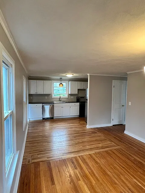 3 bed, 975 sqft, $2,250 — Photo 4