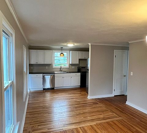 4th image of 215 Ferncliff Ave