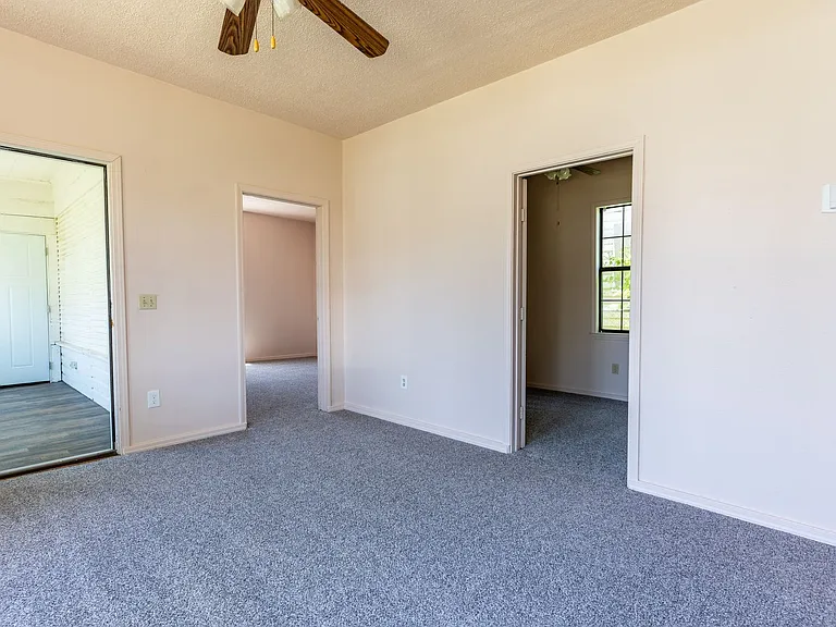 517 SW 26th St — Photo 13