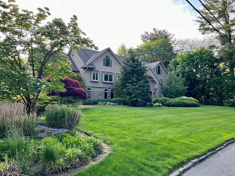 32 Topland Rd — Photo 15